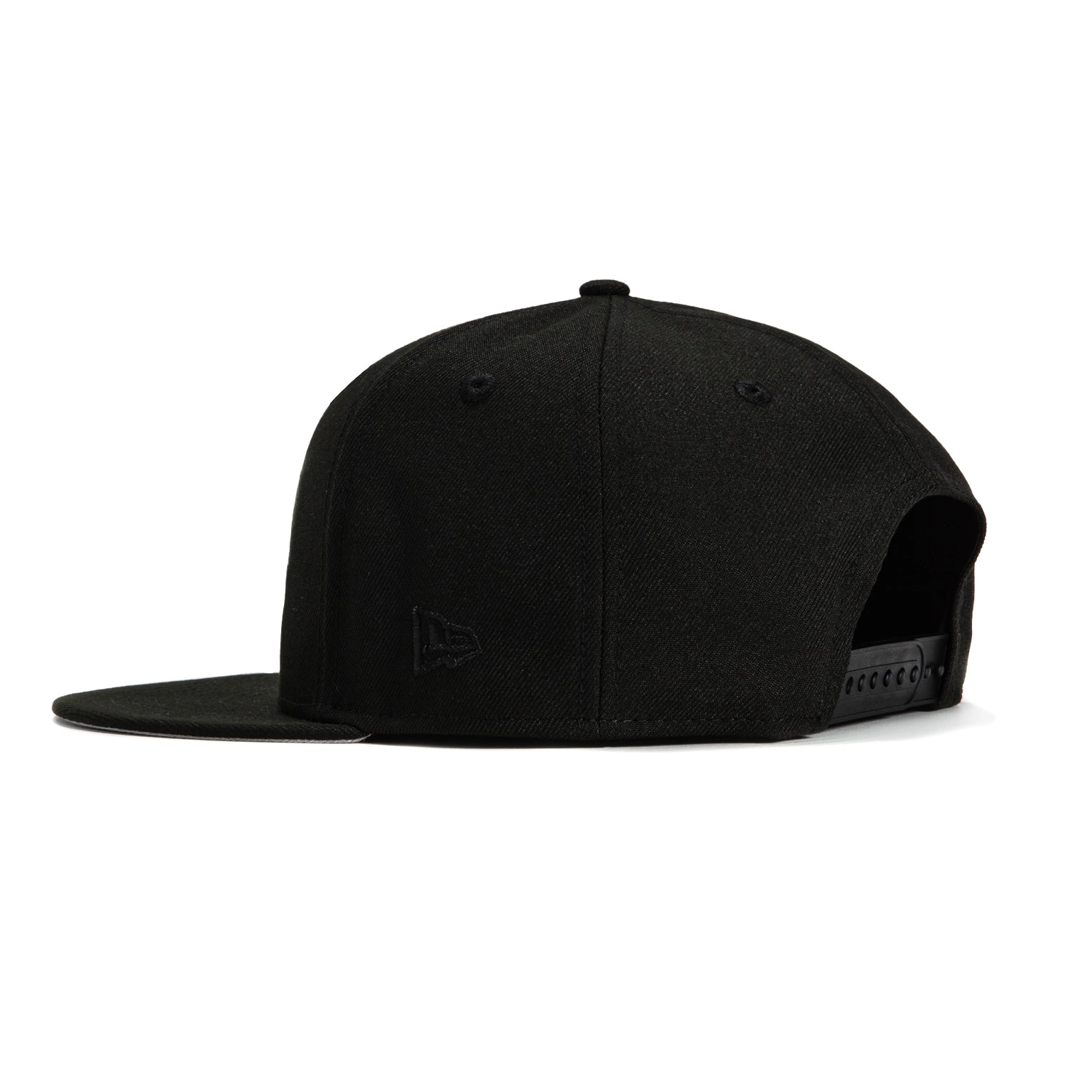 New Era 9Fifty Atlanta Braves Snapback Hat - Black. White