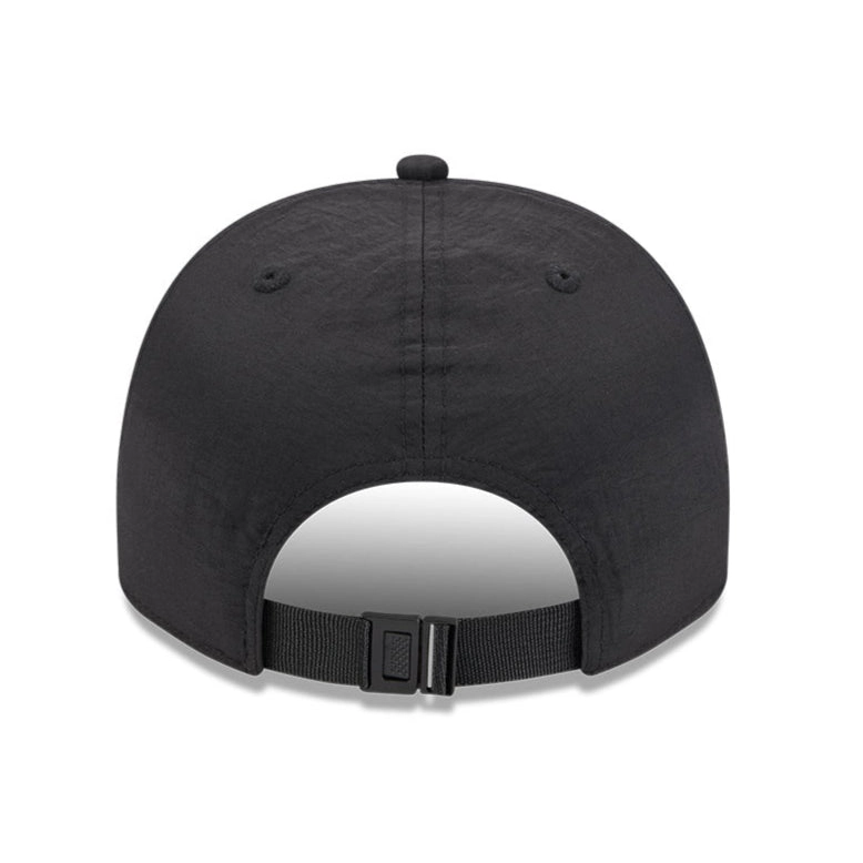New Era Golfer Everyday Nylon Chicago Bulls Strapback Hat - Black
